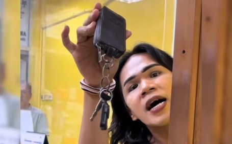 Transpuan Marah-marah di Apotek Kembangan Jakbar Gegara Tak Diberi Uang, Nantang Minta Diviralin