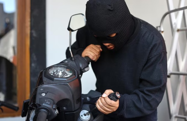 Motor Milik Bidan Puskesmas Tenjo di Bogor Raib Dimaling, Terekam CCTV