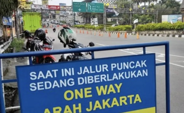 Polisi Terapkan One Way di Puncak Bogor Arah Jakarta Selasa Siang