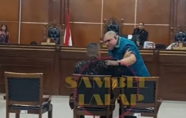 Sidang Ricuh, Razman Nasution Mengamuk di Depan Hotman Paris