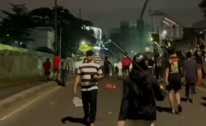 Warga Tawuran di Manggarai Jaksel Gegara Gengsi, Pengendara Putar Arah