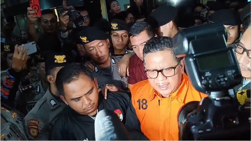 Digelandang ke Rutan, Hasto Desak KPK Periksa Keluarga Jokowi