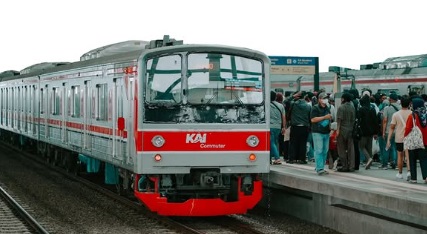 Penumpang KRL Bisa Makan dan Minum Saat Buka Puasa Selama Ramadan