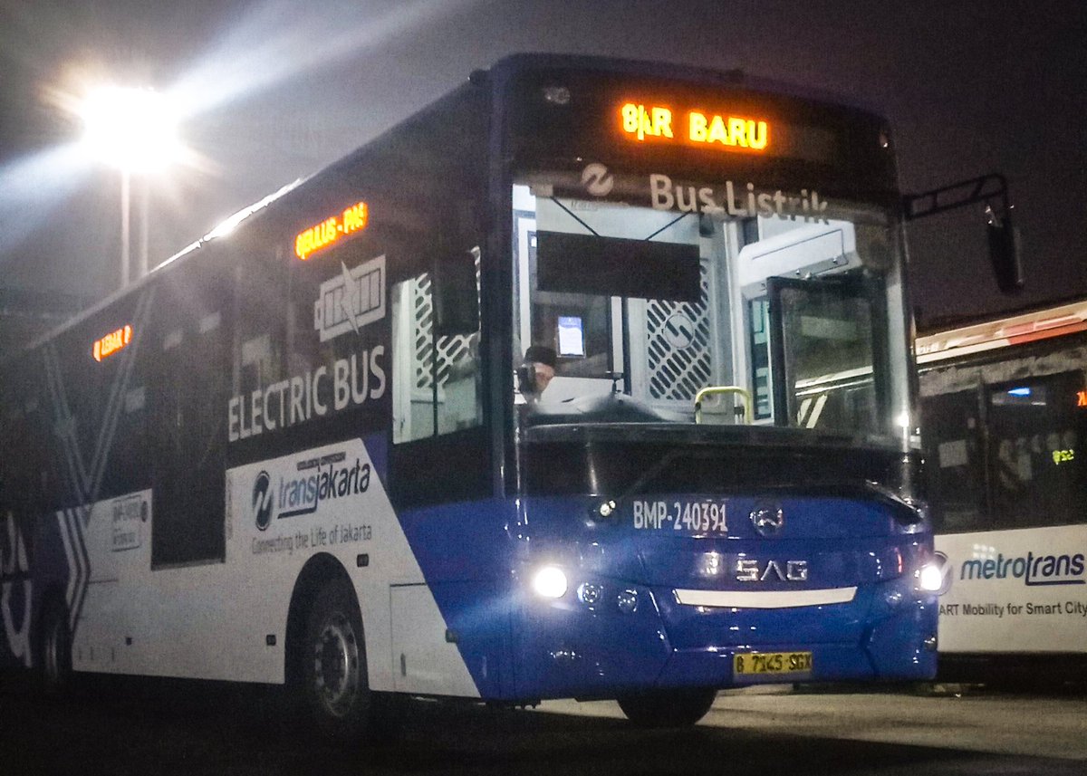 Transjakarta Izinkan Penumpang Berbuka Puasa di Dalam Bus Selama Ramadan
