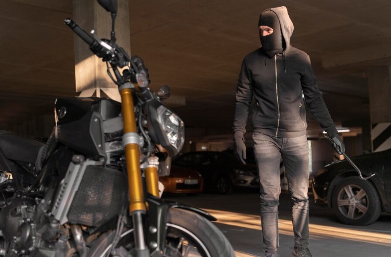 Remaja di Jakut Dibegal Setelah Bagikan Takjil, Motor Dirampas Punggung Ditusuk