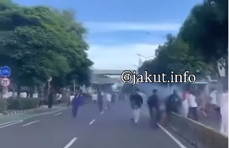 Dua Kelompok Pemuda Tawuran di Kramat Raya Usai Salat Idul Fitri