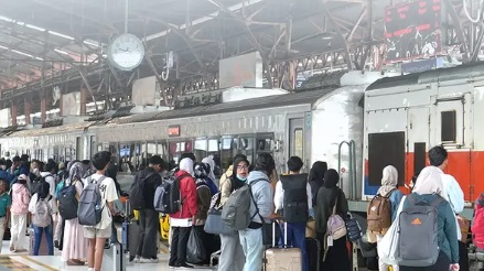 Penumpang Kereta Api Tiba di Jakarta Meningkat, Diprediksi hingga 7 April 2025