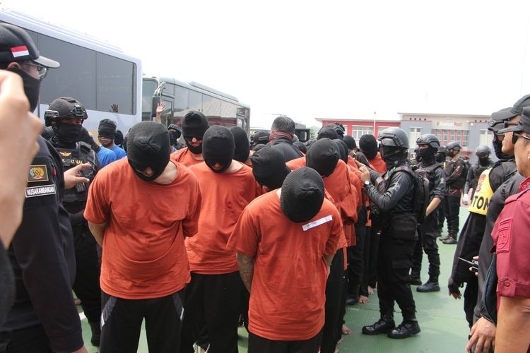 Ditjenpas Pindahkan 100 Narapidana Berisiko Tinggi ke Nusakambangan