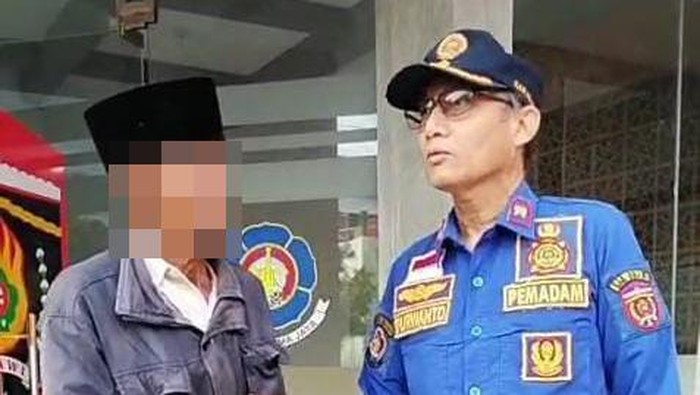 Kakek di Ngawi Minta Damkar Lepas Pralon yang Tersangkut di Kemaluan
